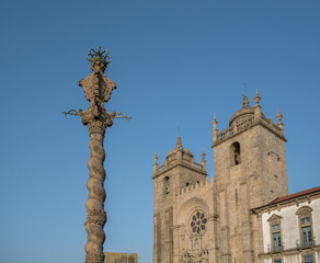 Fototapeta na wymiar Porto Cathedral (Se do Porto) and Pelourinho Column - Porto, Portugal