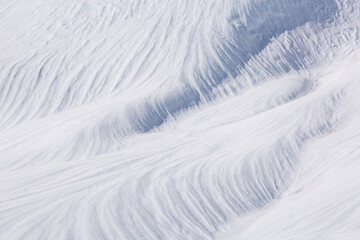 Fototapeta na wymiar Abstract of beautiful patterns and ridges in the snow