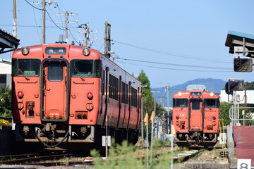富山県 城端線を走るローカル列車