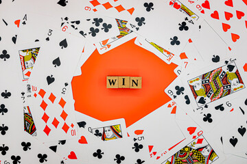 トランプと文字　WIN