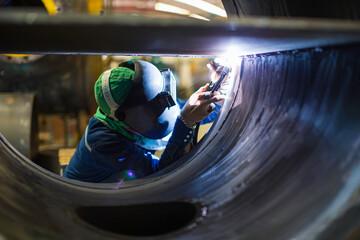 Fototapeta na wymiar Welding arc argon worker male repaired metal is welding sparks industrial construction repair.