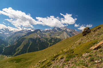 Fototapeta na wymiar Mountains over the town of Cogne, near Gran Paradiso National Park