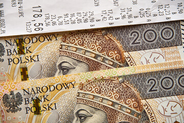 paragony fiskalne ,banknoty 200 złotowe 