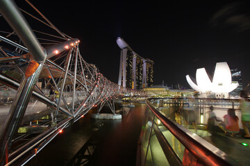 De Helix-brug en het Marina Bay Sand Hotel, Singapore