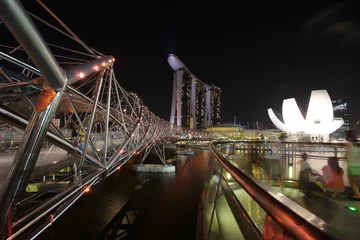 Photo sur Plexiglas Helix Bridge The Helix bridge and the Marina Bay Sand Hotel, Singapore