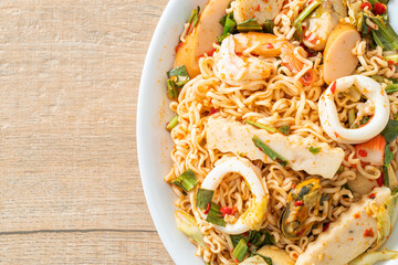 Instant noodle spicy salad with mixed meats