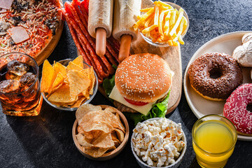 Foods enhancing the risk of cancer. Junk food