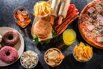 Foods enhancing the risk of cancer. Junk food