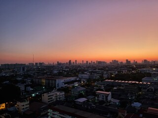 Fototapeta na wymiar sunrise in the city