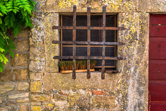 2022 08 12 Croazia old window