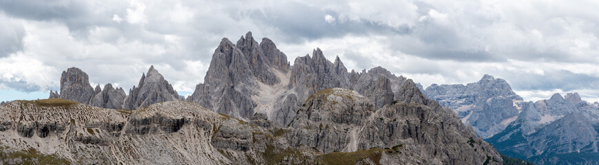 Fototapeta na wymiar Scenic wild alpine landscape around the 3 Zinnen mountains, the dolomites in South Tyrol