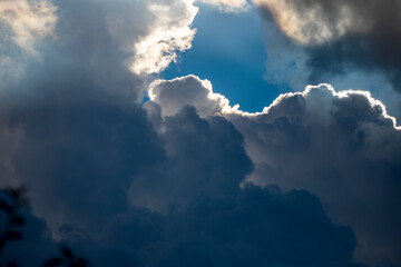 Fototapeta na wymiar Burzowe chmury jesienne
