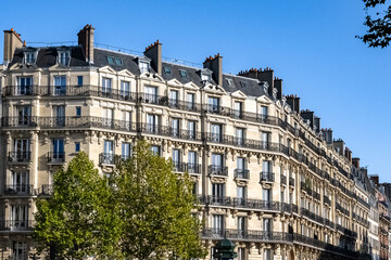 Paris, beautiful building boulevard de Courcelles, in a luxury district 
 - obrazy, fototapety, plakaty