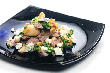 mixture of beef meat, spinach, beans and blue cheese