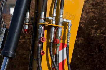 Hydraulikschl&auml;uche am Bagger 2