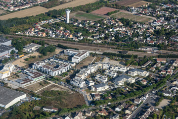 vue aérienne de la ville de Gargenville dans les Yvelines en France en France - 543876647