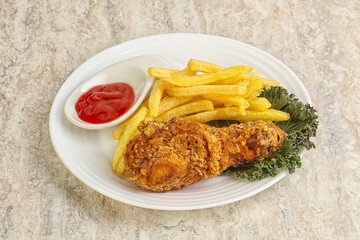 Crispy chicken leg with fry potato