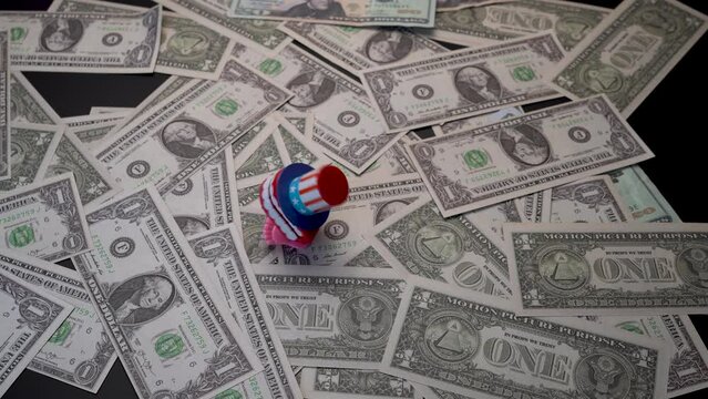 Concept of wild capitalism, representation of the voracity of capitalism through a mouth with legs and a USA hat trampling a pile of dollars.