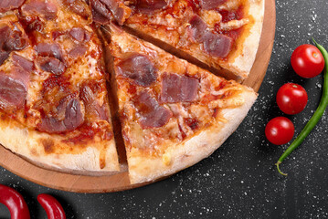 photo of pizza on the table	