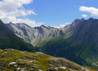 Fototapeta premium scenico panorama delle montagne in estate