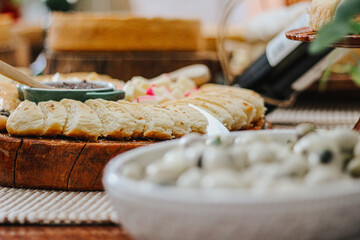 Mesa de antepastos e comiditas