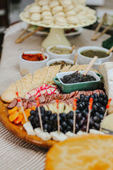 Mesa de antepastos e comiditas