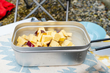 メスティンで炊くサツマイモご飯