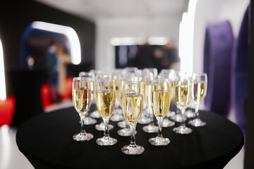 champagne for a buffet for an evening dinner