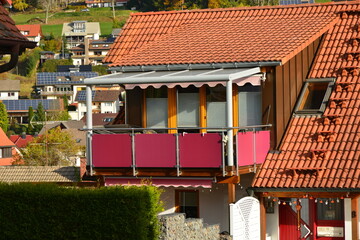 Vorgebauter Edelstahl-Balkon mit Edelstahlrahmen-Glasdach und Markise