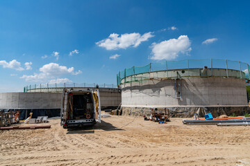 Erneuerbare und grundlastfähige Energie - Rohbau  einer neuen Biogasanlage.