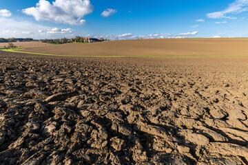 Acker Landwirtschaft mit Bauernhof