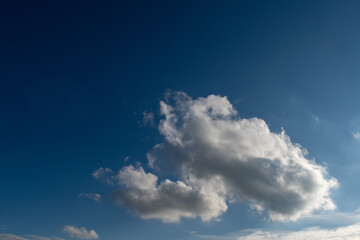 Wolke mit blauen Himmel
