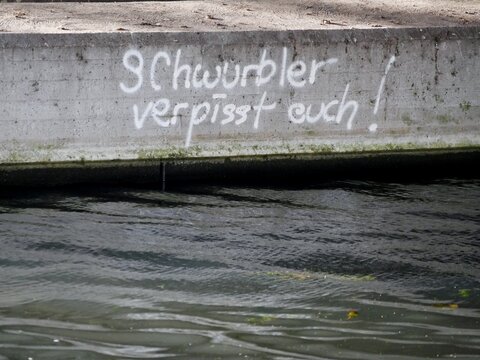 Schwurbler verpisst euch Grafitti