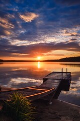 Obraz premium Sunrise on the lake. Wooden small pier in the morning scenery.