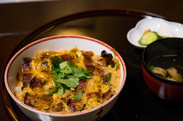 うな玉丼