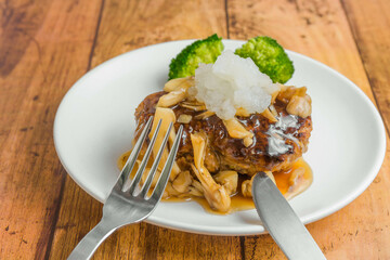 キノコおろし餡かけハンバーグ