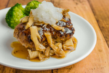 キノコおろし餡かけハンバーグ