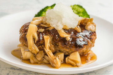 キノコおろし餡かけハンバーグ
