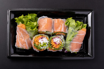 サーモン　生春巻き