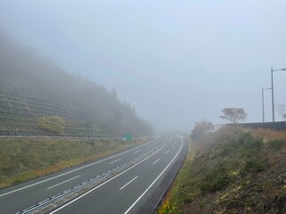 濃霧で有名な京都縦貫道　由良川PA付近