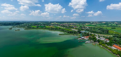 Panorama-Ansicht des nördlichen Ammersee bei Stegen aus der Luft