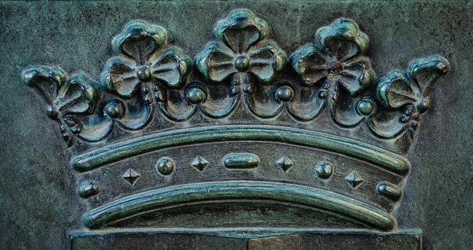 Krone mit Patina