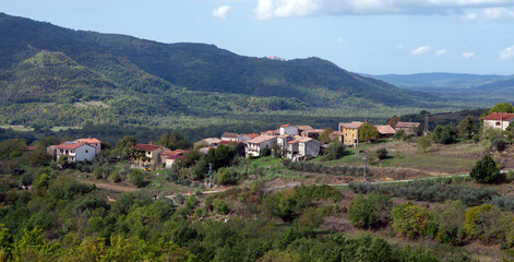 Fototapeta na wymiar Paysage méditerranéen de l'Istrie en Croatie autour du village de Buzet