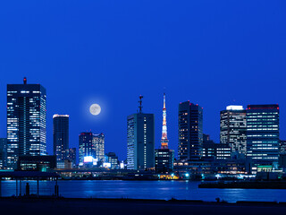 東京の満月の夜景