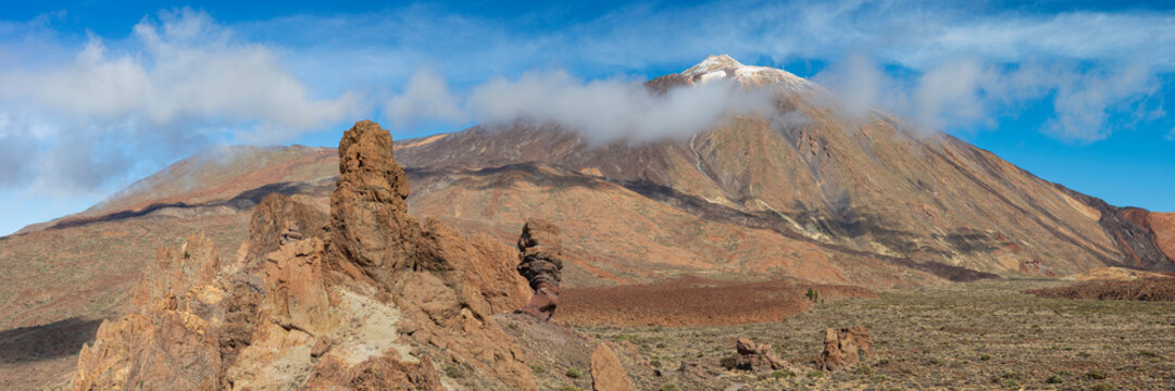 Spain, Canary Islands, Panoramic view of Mount Teide and Roques de Garcia