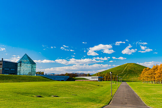 秋のモエレ沼公園の風景