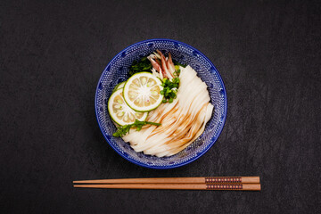 おうどん　Handmade udon (Japanese flour noodles)