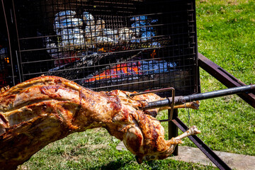 Cuisson du mouton à la broche, méchoui