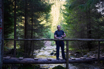 Obraz premium Nature photographer in the mountains