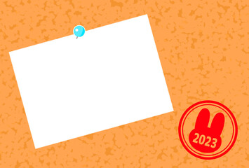 2023年　卯年の年賀状　コルクボードのフォトフレーム1　2023年の赤いスタンプ